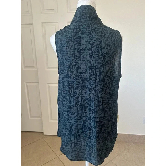 AVA & VIV Women Plus Size X Green Tie Neck Sleeveless Blouse - Picture 4 of 15